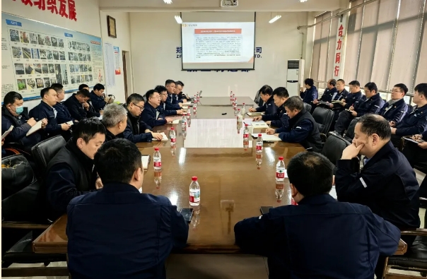 12月31日，鄭紡機黨委書記、董事長、總經理呂宏斌深入生產制 